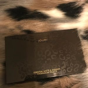 Jouer essential matte and shimmer palette